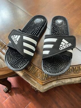 Adidas slide